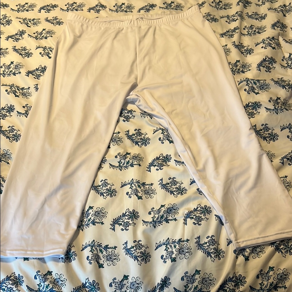 Women's White Capri Leggings